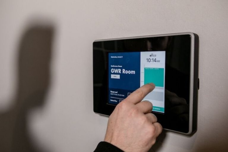 streamline-your-meetings-a-real-time-conference-room-schedule-display